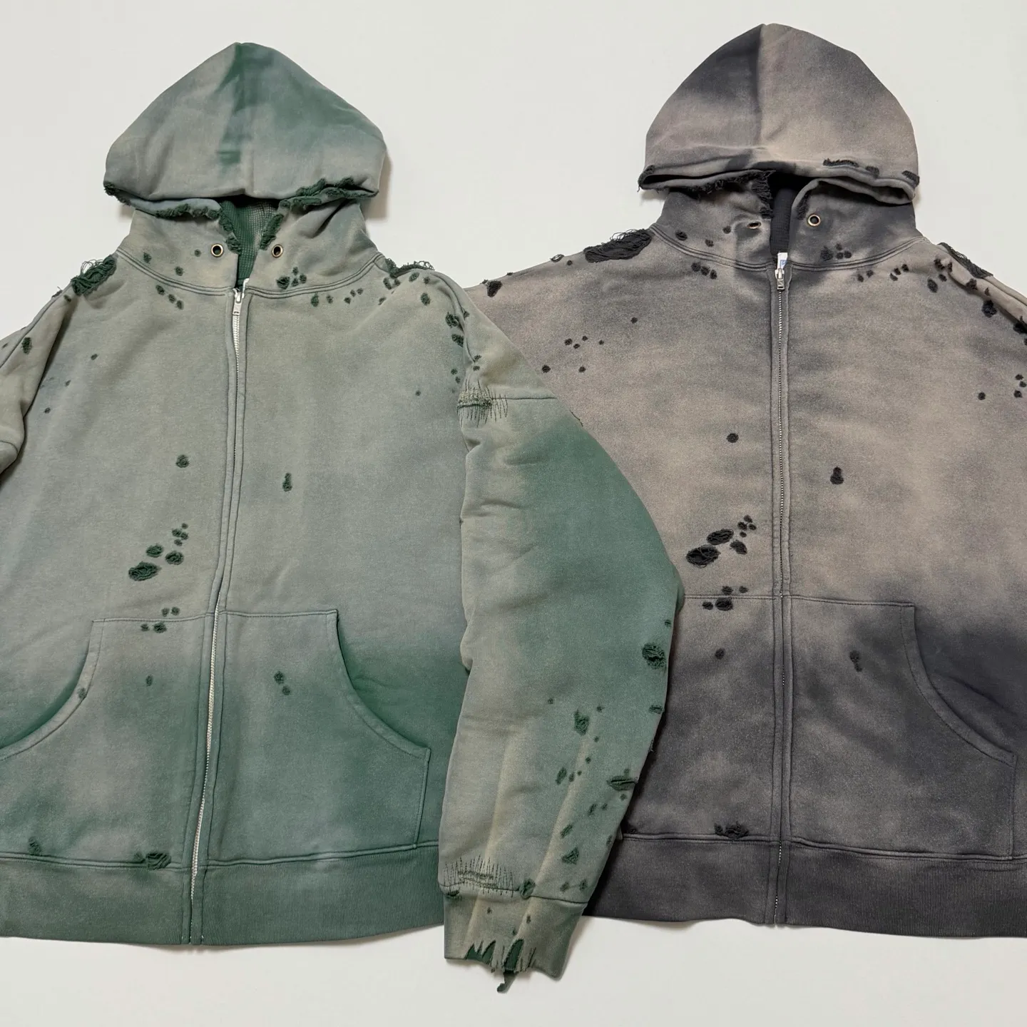 SAINT Mxxxxxx DBL FACE ZIP UP HOODIE/GREEN Double-layer destroyed waffle zipper jacket, washed green S-XL, a style that has been used in the summer. After continuous fine polishing, it has finally been shipped. The finished product is simply a work of art. Super heavy washing and distressing. Multiple water fades. Excessive hand-made wormhole destruction processing. Deconstruction and reorganization embroidery technology. Custom-made zippers with LOGO. The color details of the zipper webbing are also correct. Original grade fruit main label and wash water label. Top purchasing grade. A layer of waffle fabric is added to the inner lining to make the overall texture stronger and increase the comfort and warmth of the wearer.